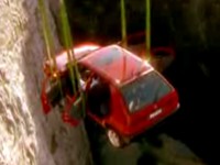 Škoda Felicia: Vydrží auto visící na dveřích?