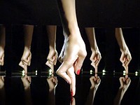 Chanel: Prsty tancující v kabaretu (Shade Parade)