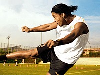 Nike Footbal: Umí Ronaldinho zázračné kopy?