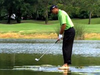 EA SPORTS: Tiger Woods umí chodit po vodě