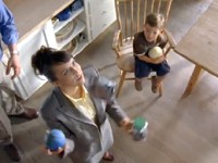 Microsoft Office: Olga Kay žongluje s rodinou