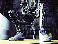 Adidas a3: Testováno na robotech (Mechanical Legs)