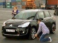 Citroën C3: Houpačka v lodních docích