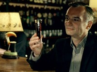Fernet Stock: Ivan Trojan popíjí na baru