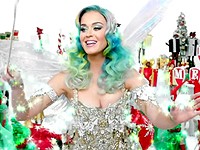 H&M: Katy Perry přeje Šťastné a veselé Vánoce 2015