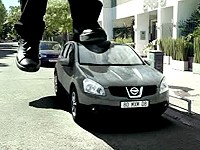 Nissan Qashqai: Jízda městem na skateboardu