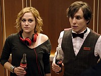 Coca-Cola: Emma Drobná tancuje ve výtahu (2018)