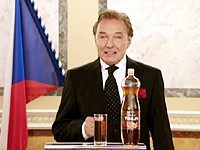 Aquila: Karel Gott jako prezident České republiky