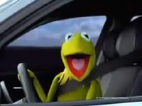 BMW 1: Vysmátý žabák Kermit za volantem