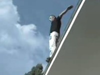 Komerční banka: Skok ze střechy do bazénu