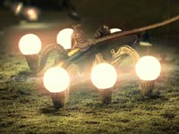 ČEZ: Lampičky pomáhají stavět dětská hřiště