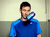 Pepsi: Messi a spol. dělají triky s plechovkou