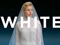 Signal White Now Glossy Chic: Bílé a lesklé zuby (2016)